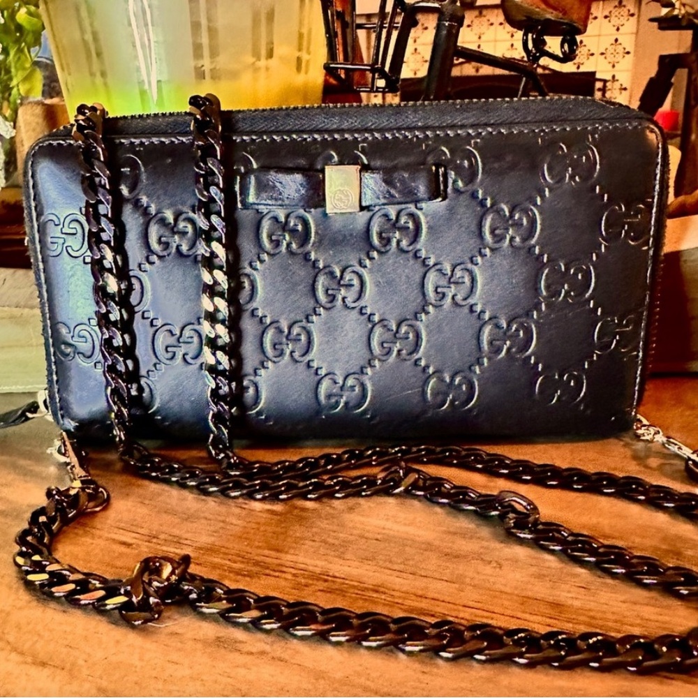 Exquisite & ever so classy🍸🖤 Gucci Monogram Black Leather Guccissima Wallet